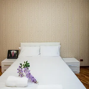 Shortmi Montello Milan